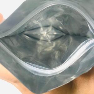 Savor Sweet Delight with Our 90g Mint Crispy Raw Chocolate Stand-Up Bag